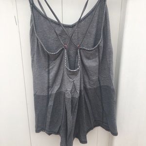 Grey lululemon top